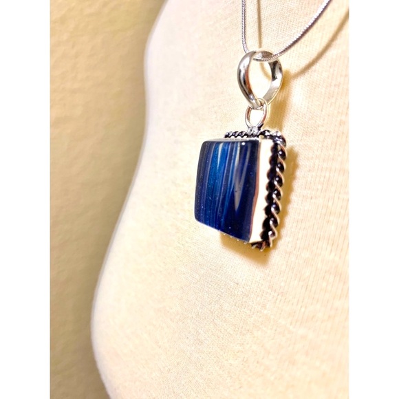 π Beautiful ocean blue Goldstone necklace - Picture 4 of 9